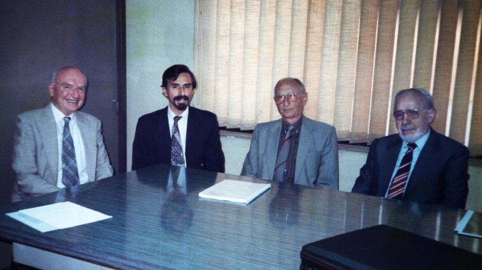 De izquierda a derecha, ingenieros agrimensores: Víctor Hansjürgen Haar, Armando Del Bianco, Severiano Bartaburu y Tito Livio Racagni